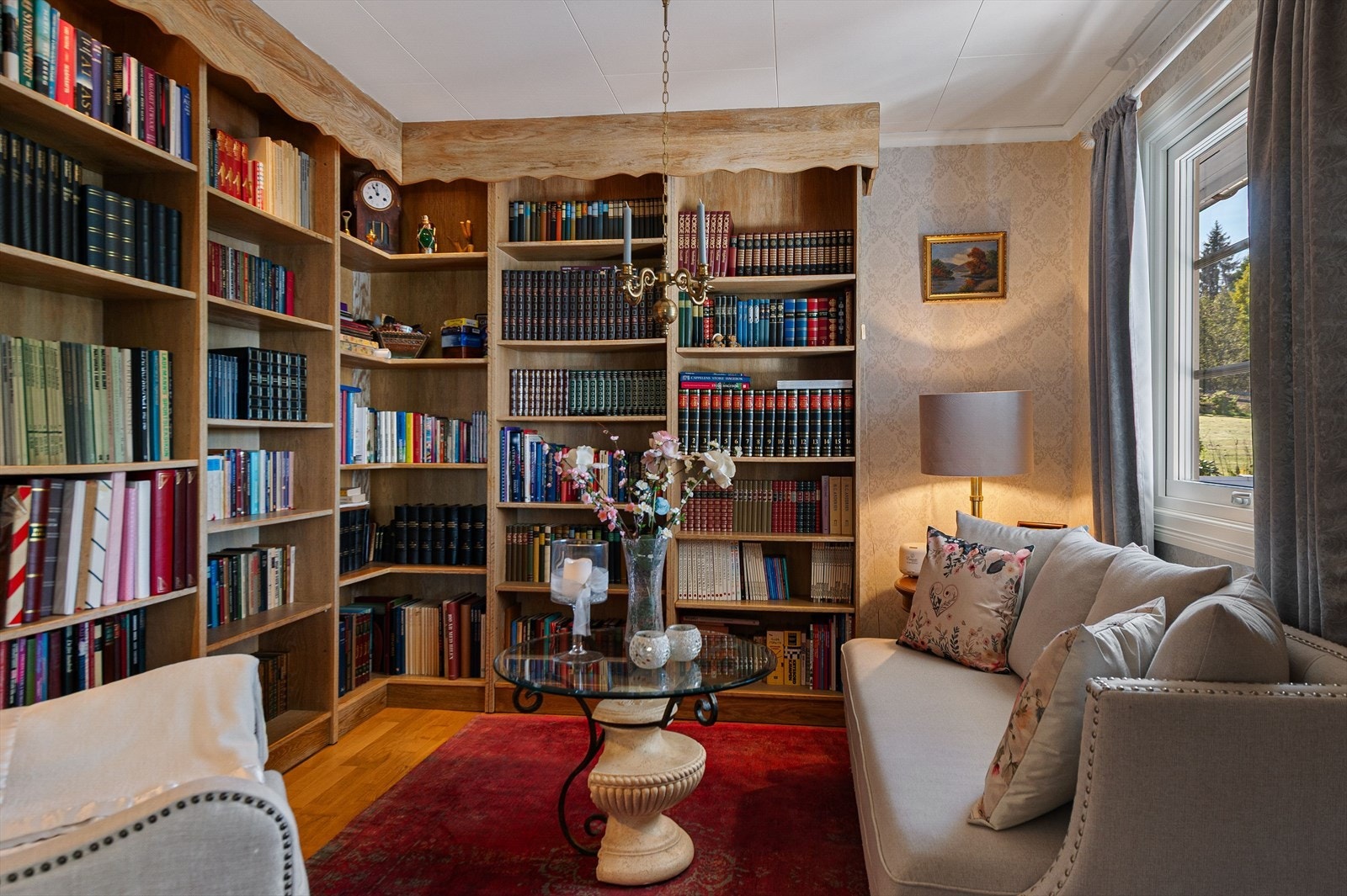 Eget bibliotek - et sjeldent funn i hjemmet! Galleribilde