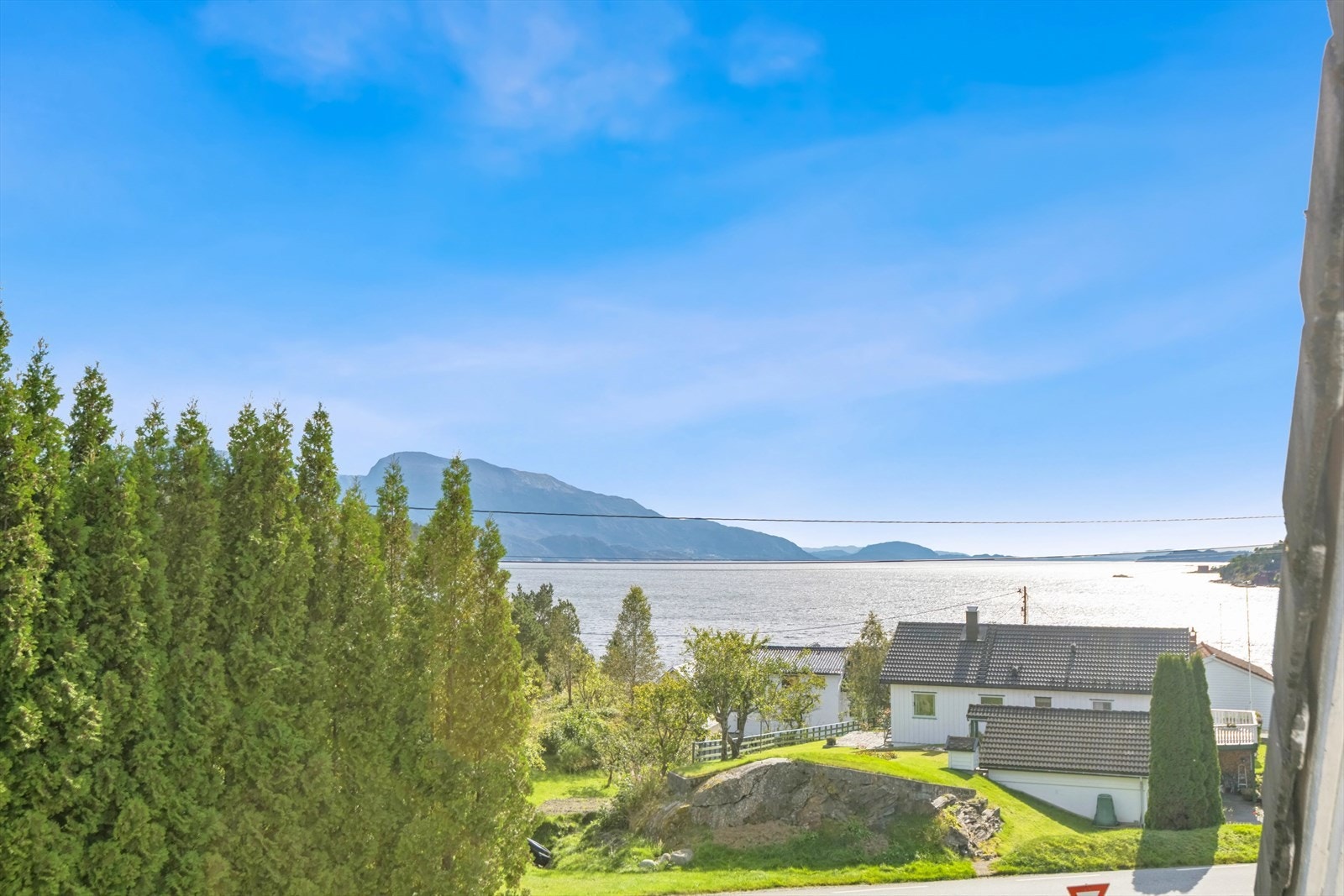 Flott sjøutsikt fra altanen Galleribilde