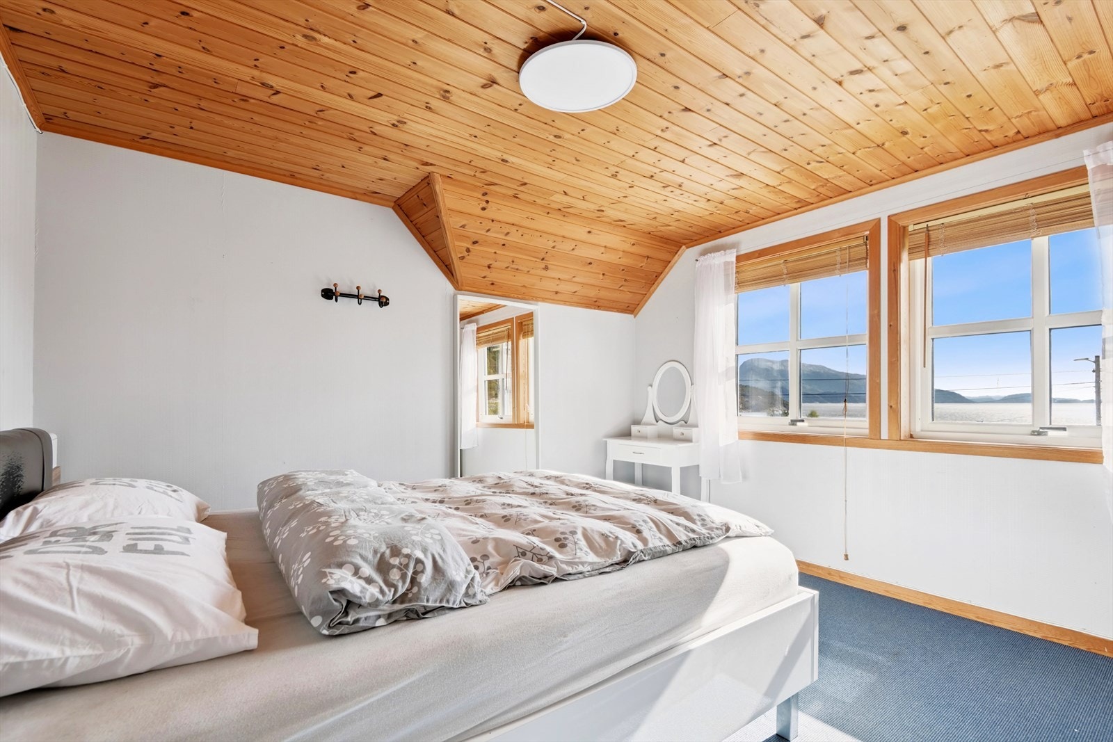 Det er 4 soverom i 2. etasje Galleribilde