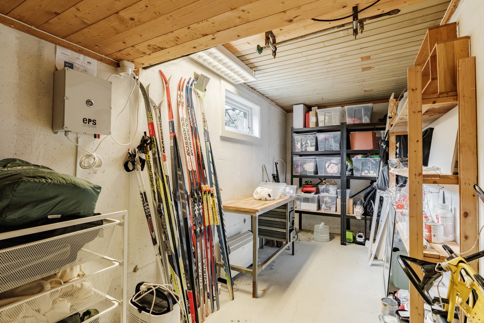 Kjelleretasje med god lagringsplass. Galleribilde