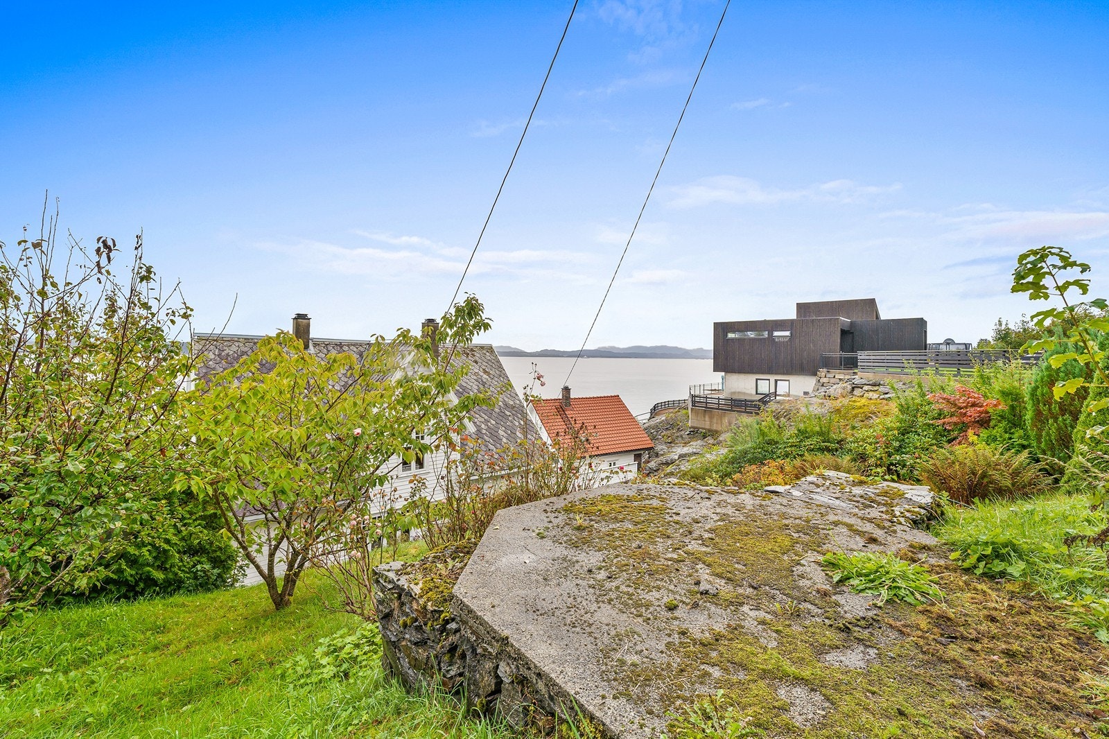 Platting i bakre del av tomten. Galleribilde