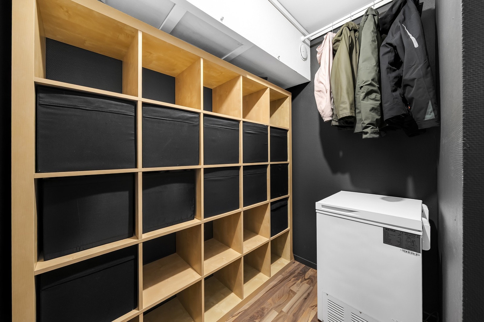 Praktisk innvendig bod på ca. 3,5m². Galleribilde