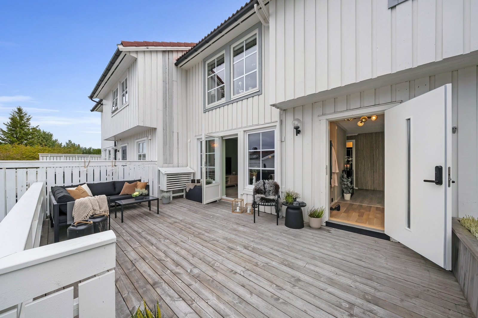 Terrasse/inngangsparti på hele 26m². Galleribilde