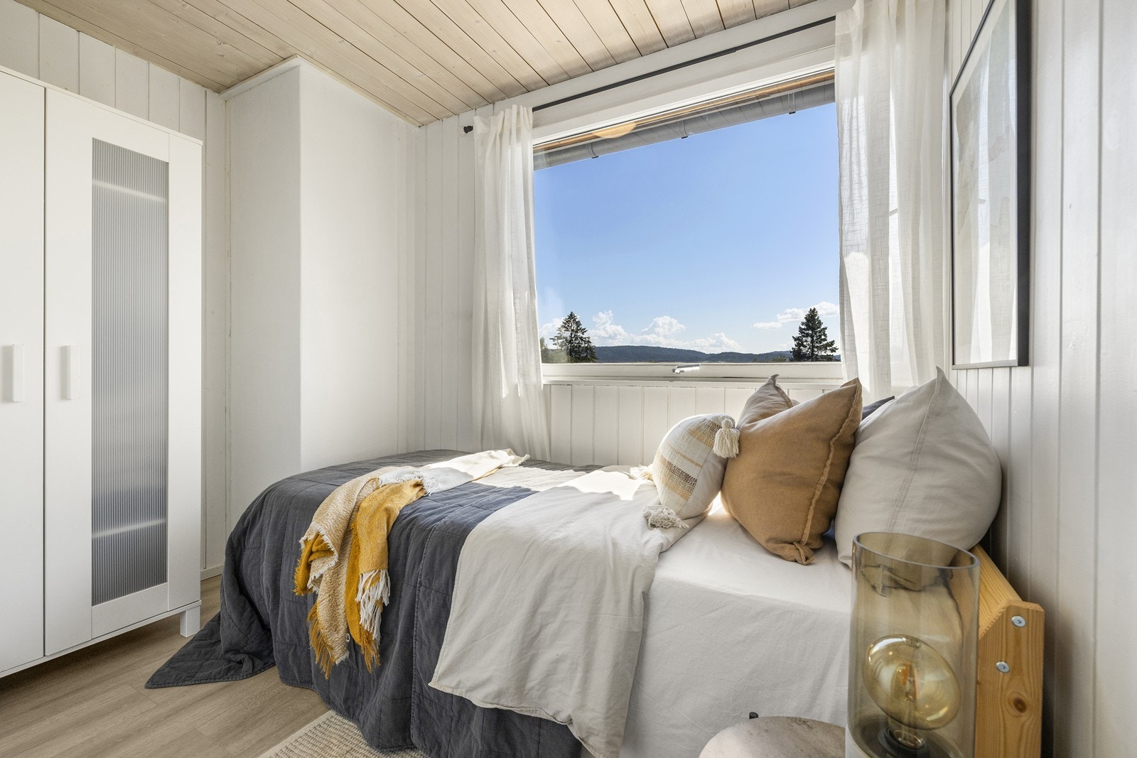 Det siste soverommet er mindre, men perfekt til et barnerom, gjesterom eller et kontor Galleribilde