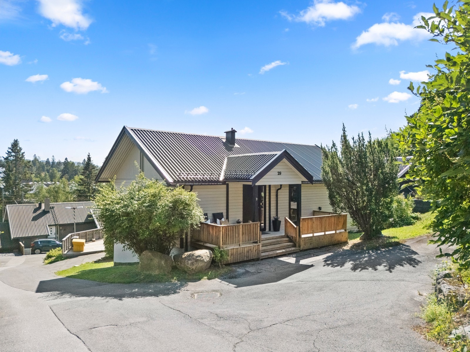 Velkommen til denne flotte eneboligen over to plan på Fjellhamar! Galleribilde