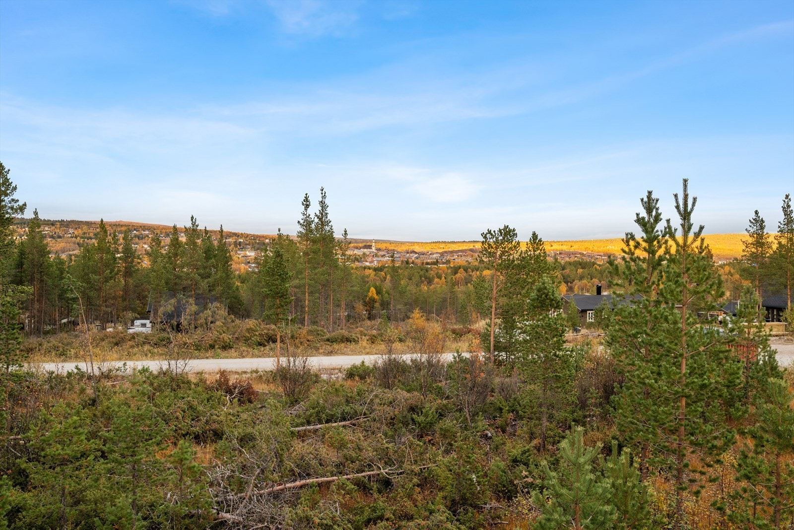 Utsikten fra eiendommen mot Røros sentrum er upåklagelig! Galleribilde
