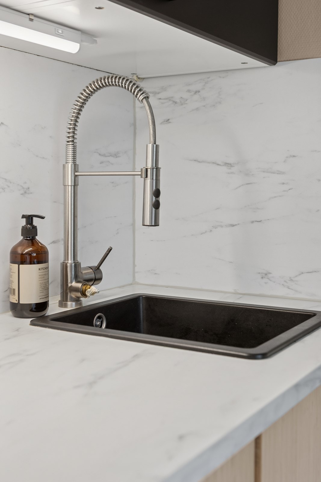 Stilrent og moderne kvalitetskjøkken fra Ikea. Designet med fokus på både funksjonalitet og estetikk. Galleribilde