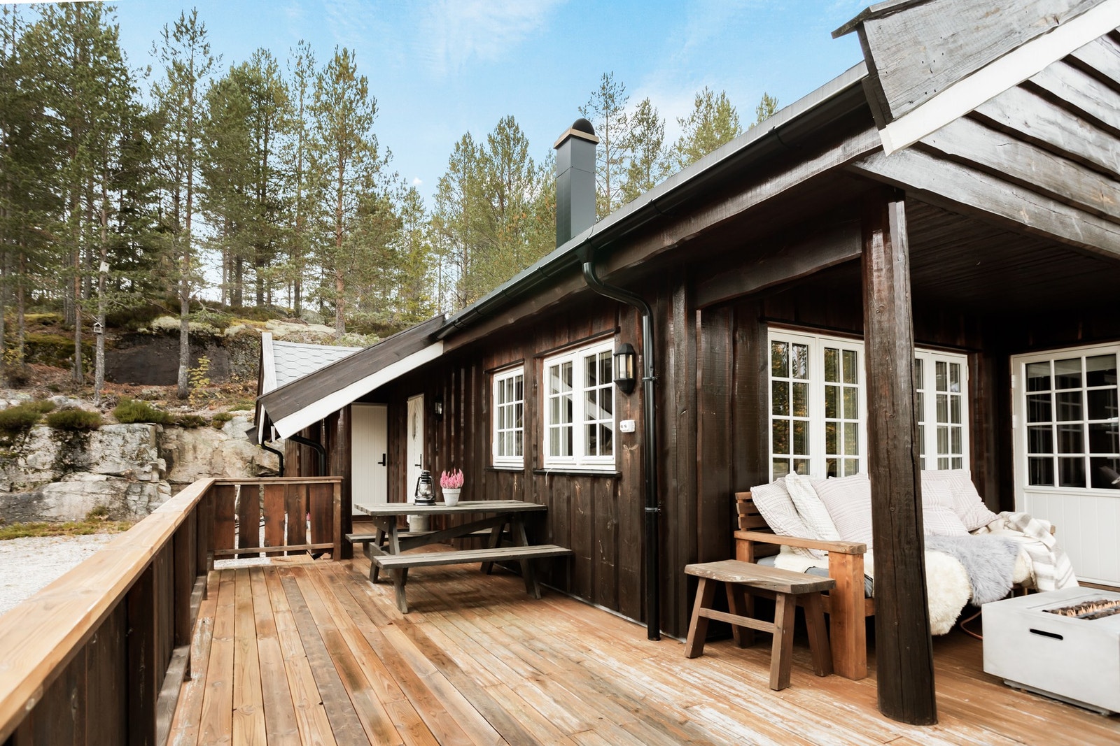 Takoverbygg utenfor stue, Galleribilde