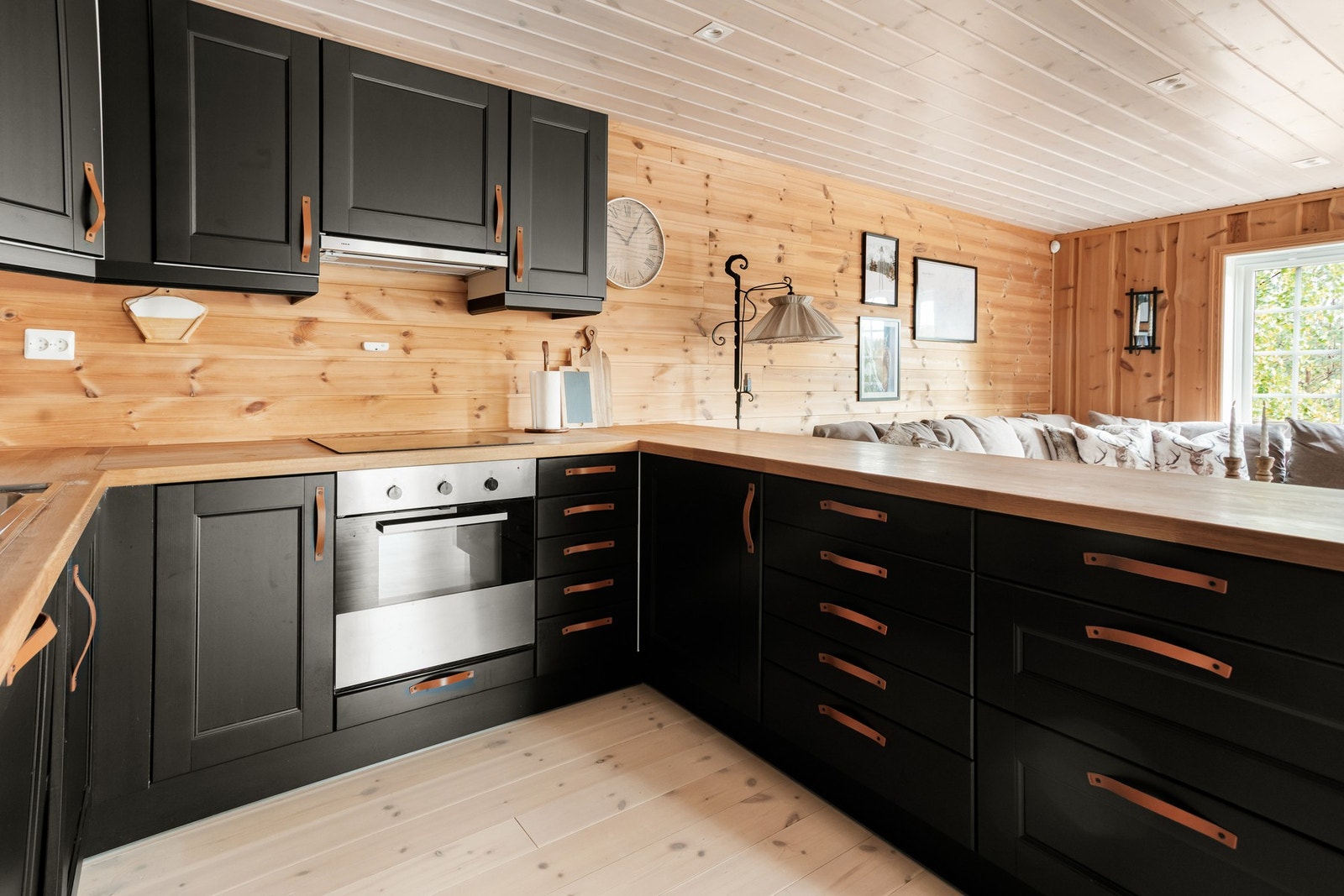 Kjøkkenet har integrerte hvitevarer som medfølger. Galleribilde