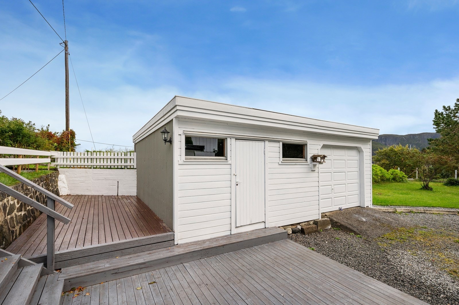 Her er det også egen garasje på 33m² med gode oppbevaringsmuligheter. Galleribilde