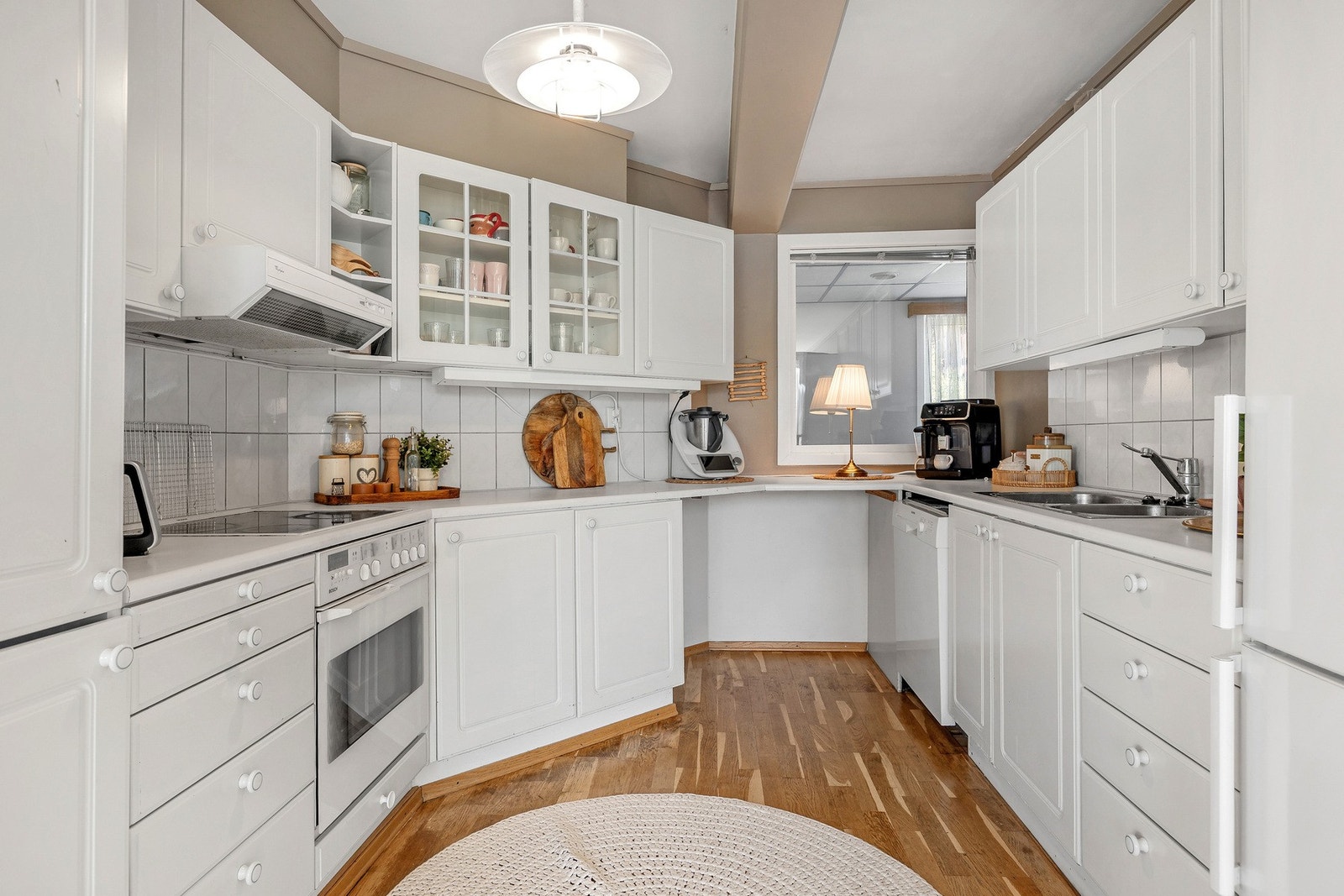 Praktisk kjøkkendel i U-form Galleribilde