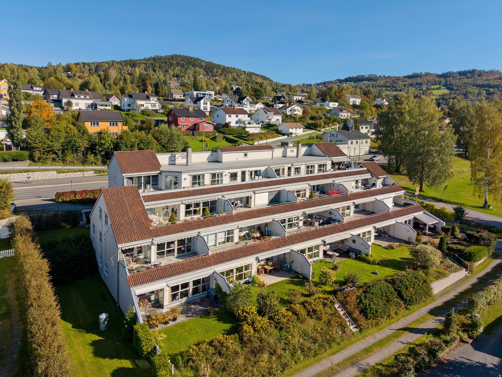 Velkommen til Hamarvegen 10. Leiligheten ligger i 4. etasje. (Toppetasjen) Galleribilde