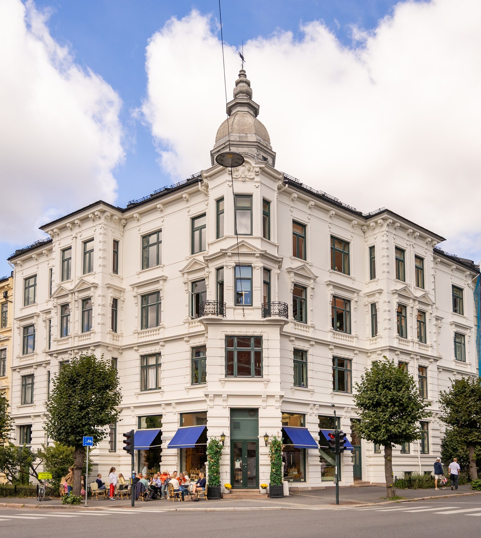 Leiligheten er stor med en innholdsrik planløsning, hvor man også har mulighet for å etablere hybel med egen inngang. Galleribilde