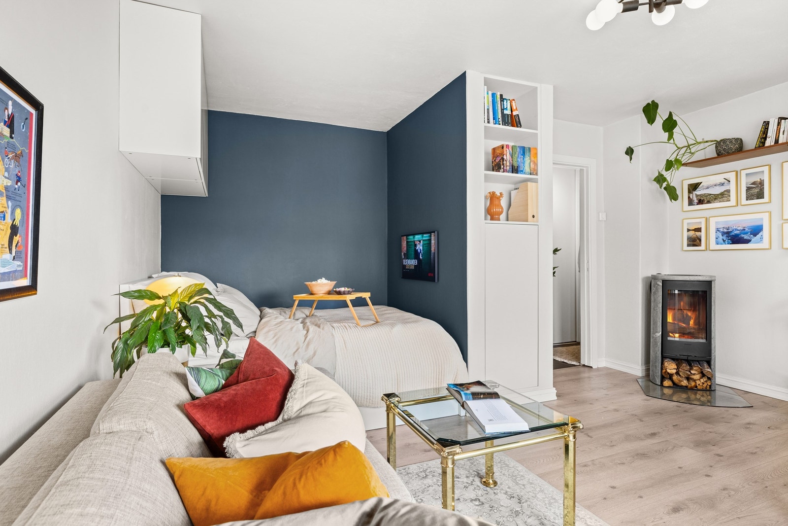 Smart alkoveløsning som utnytter plassen på en effektiv og gjennomtenkt måte. Galleribilde