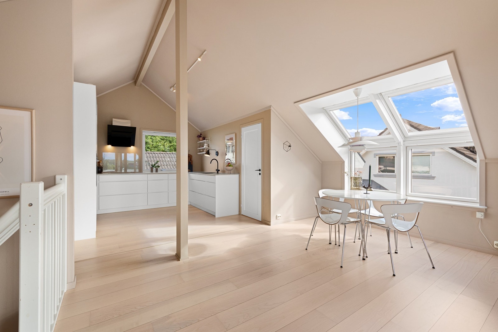 Kjøkken og spisestue Galleribilde