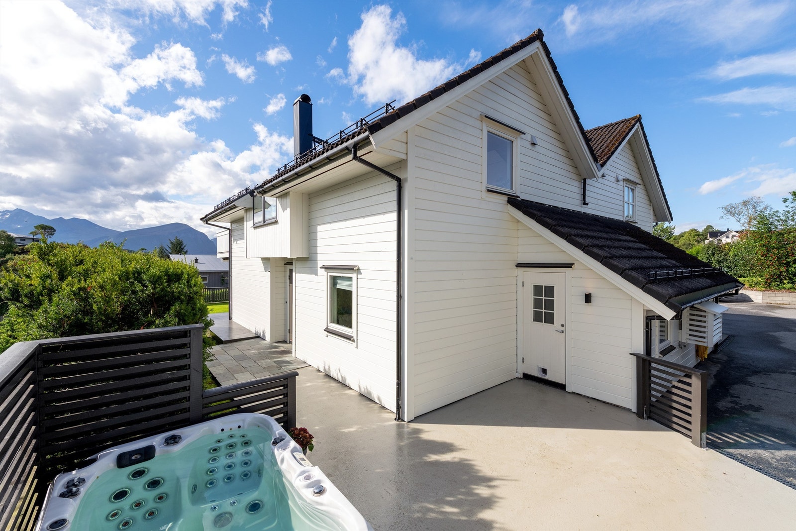 Fasade og inngang mot øst Galleribilde