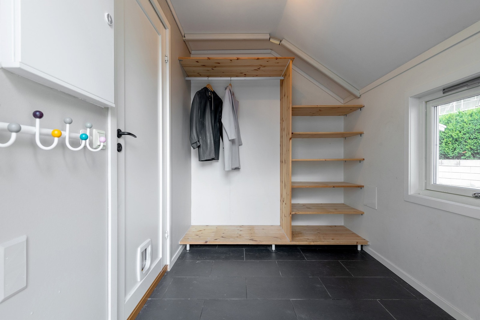 Bod med tilkomst fra terreng og praktisk videre adkomst til vaskerom Galleribilde