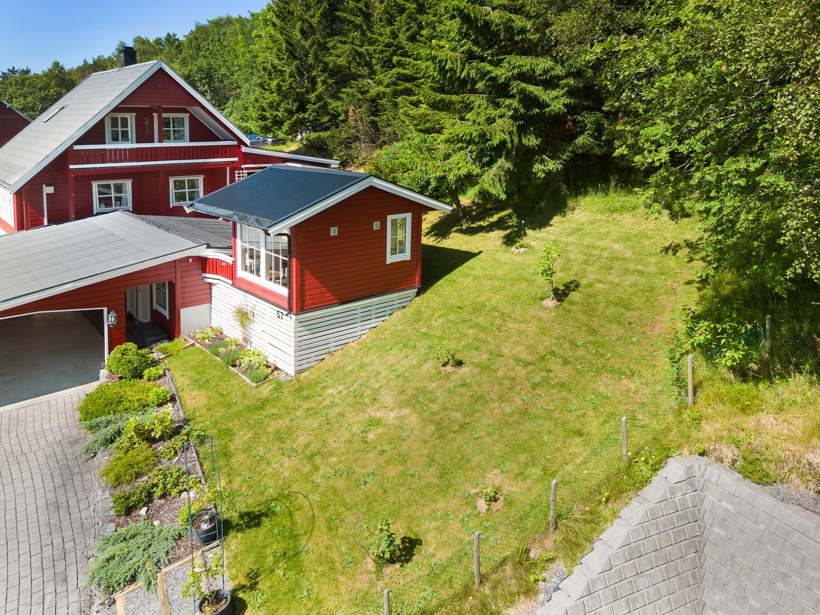 Tomten er på ca. 1 330 m². Galleribilde