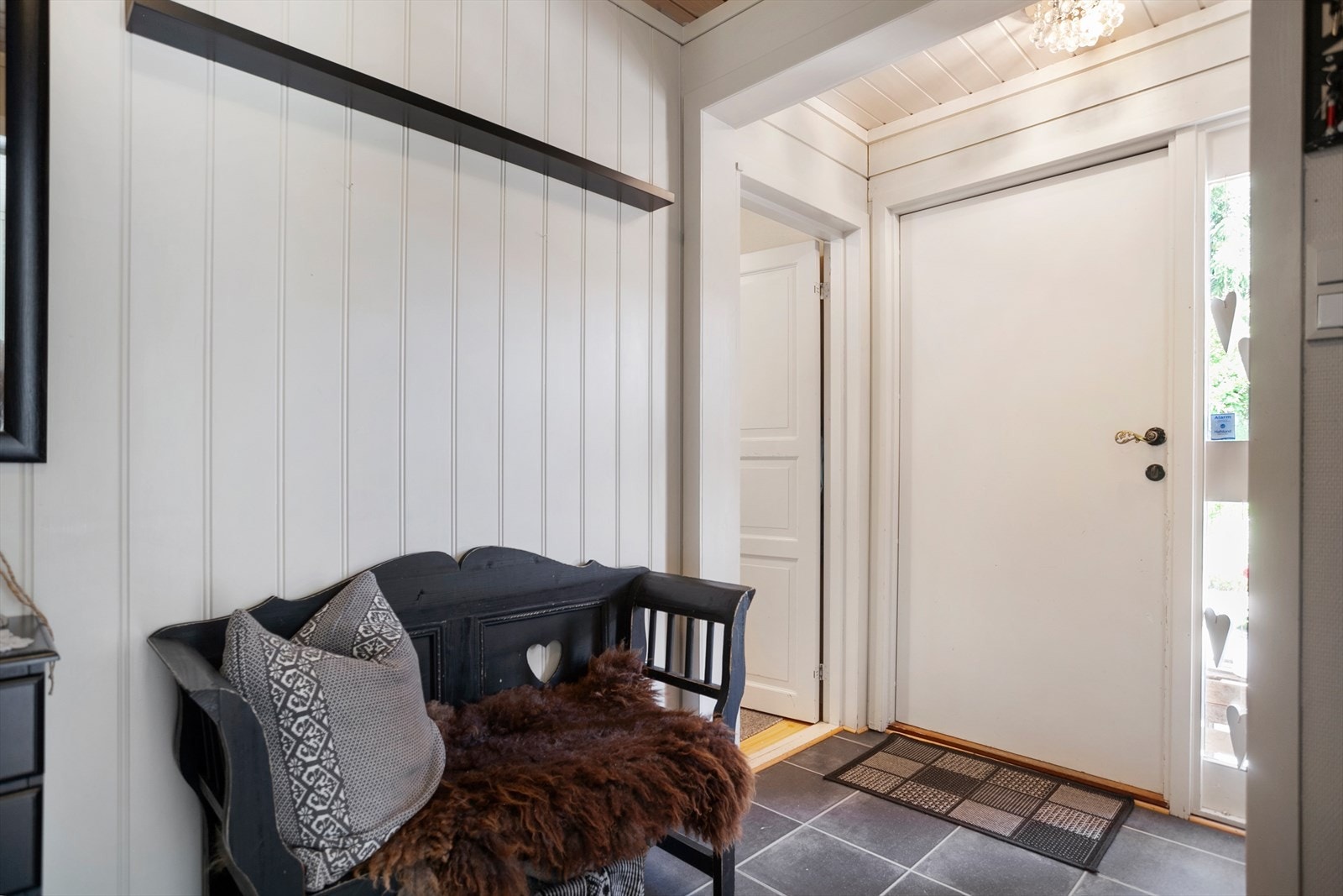 Gang med flislagt gulv. Galleribilde