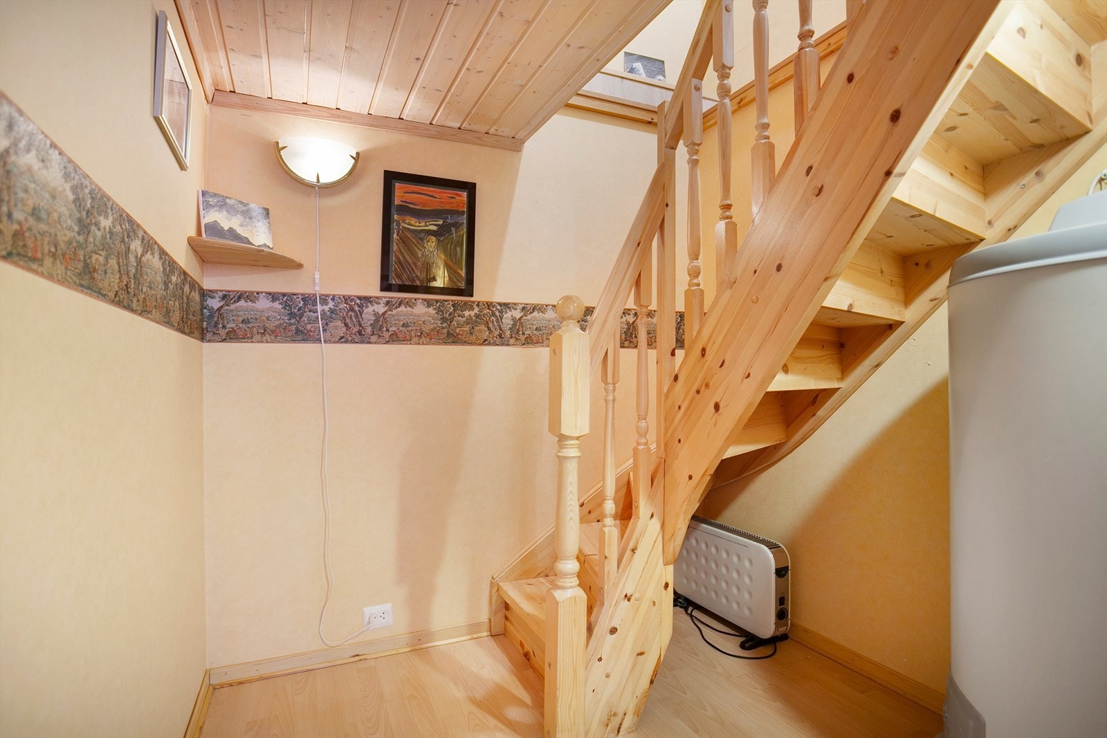 Trapp ned til underetasjen. Galleribilde