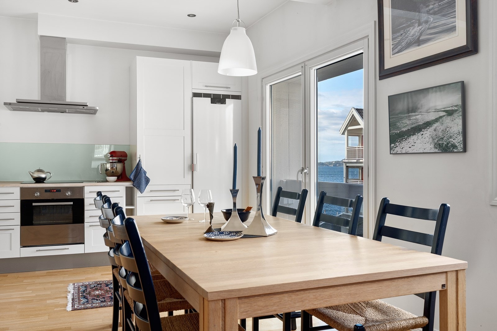 Her får du også sjøglimt fra spisestuen. Galleribilde