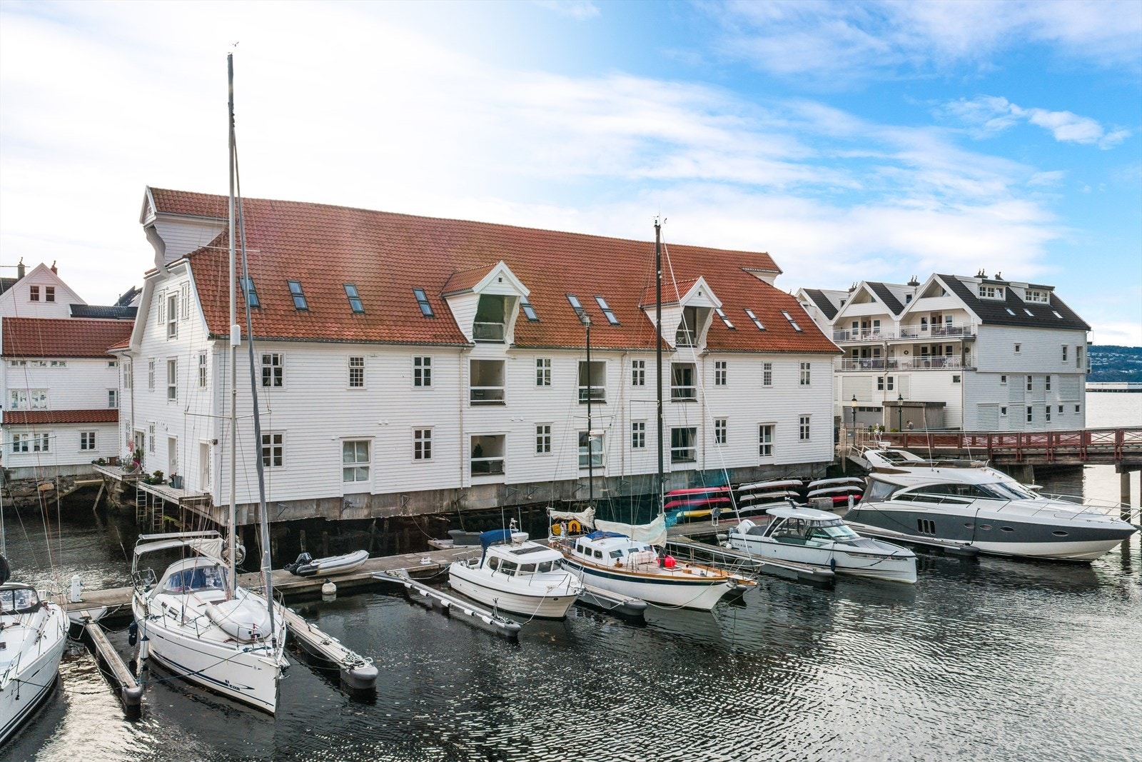 Selger eier en båtplass som kan vurderes solgt separat. Galleribilde