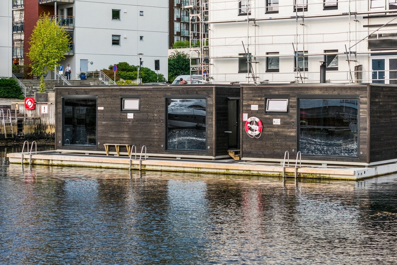 Måseskjæret er det nyeste tilskuddet til Heit sine saunaer i Bergen. Her finner du tre flytende saunaer, spesialdesignede badestiger, en utedusj med varmt vann og en jacuzzi med friskt, kaldt ferskvann. Galleribilde