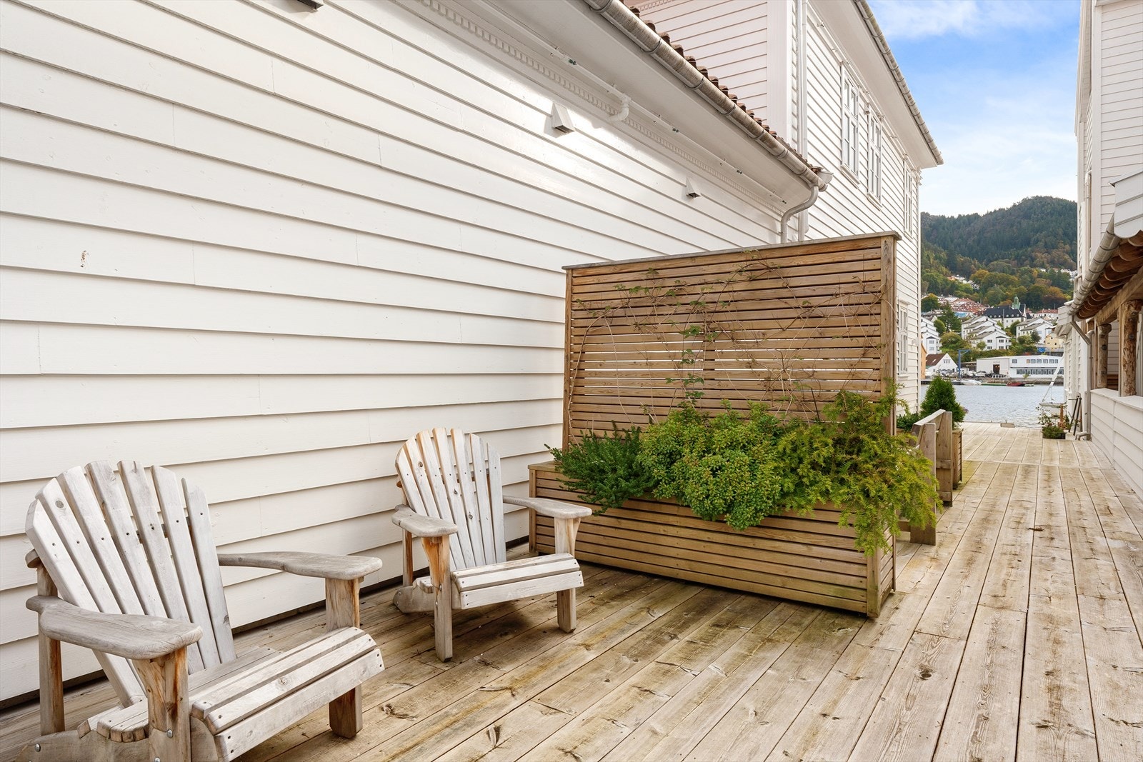 Gode bademuligheter fra felles brygge for sameiet. Galleribilde