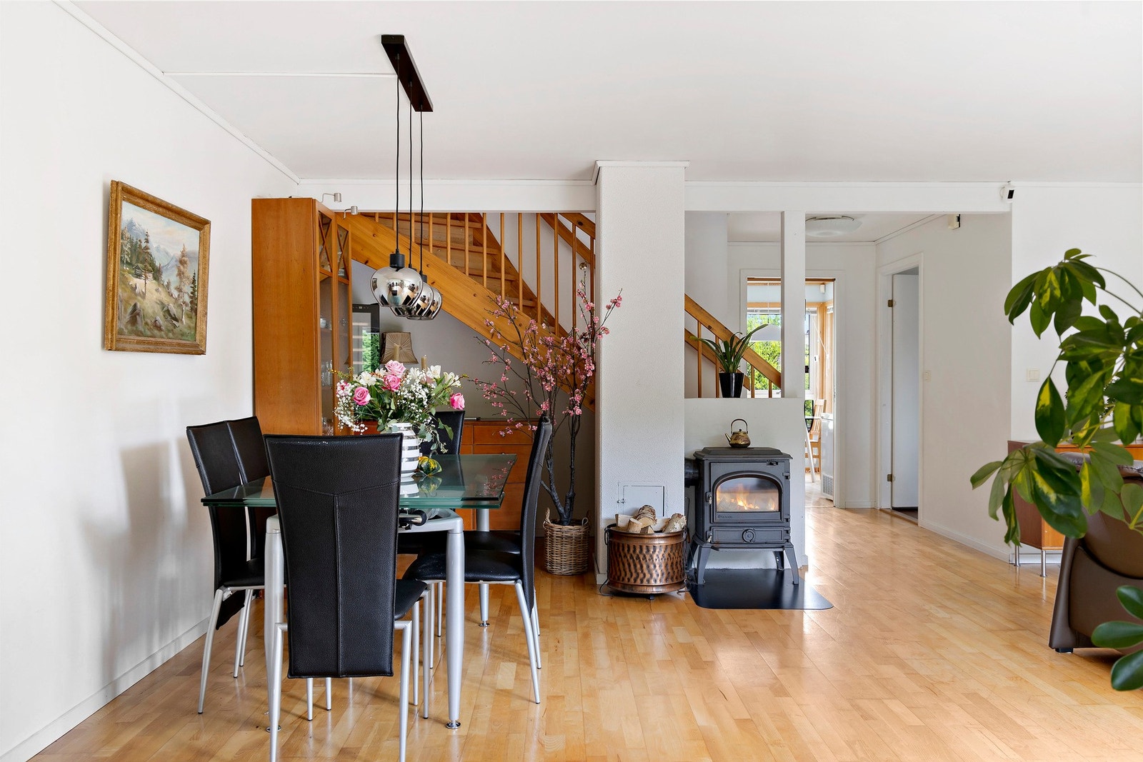 En fin peisovn gir en varm og stemningsfull atmosfære. Galleribilde