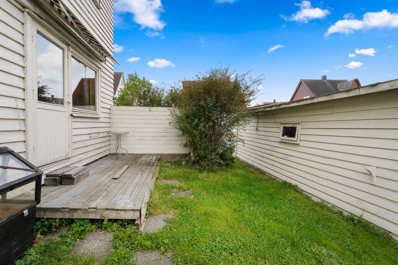 Skjermet terrasse med utgang fra stue Galleribilde
