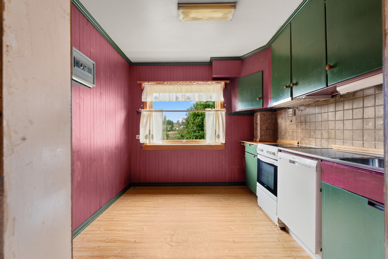 Fra stuen kommer du videre til kjøkkenet Galleribilde