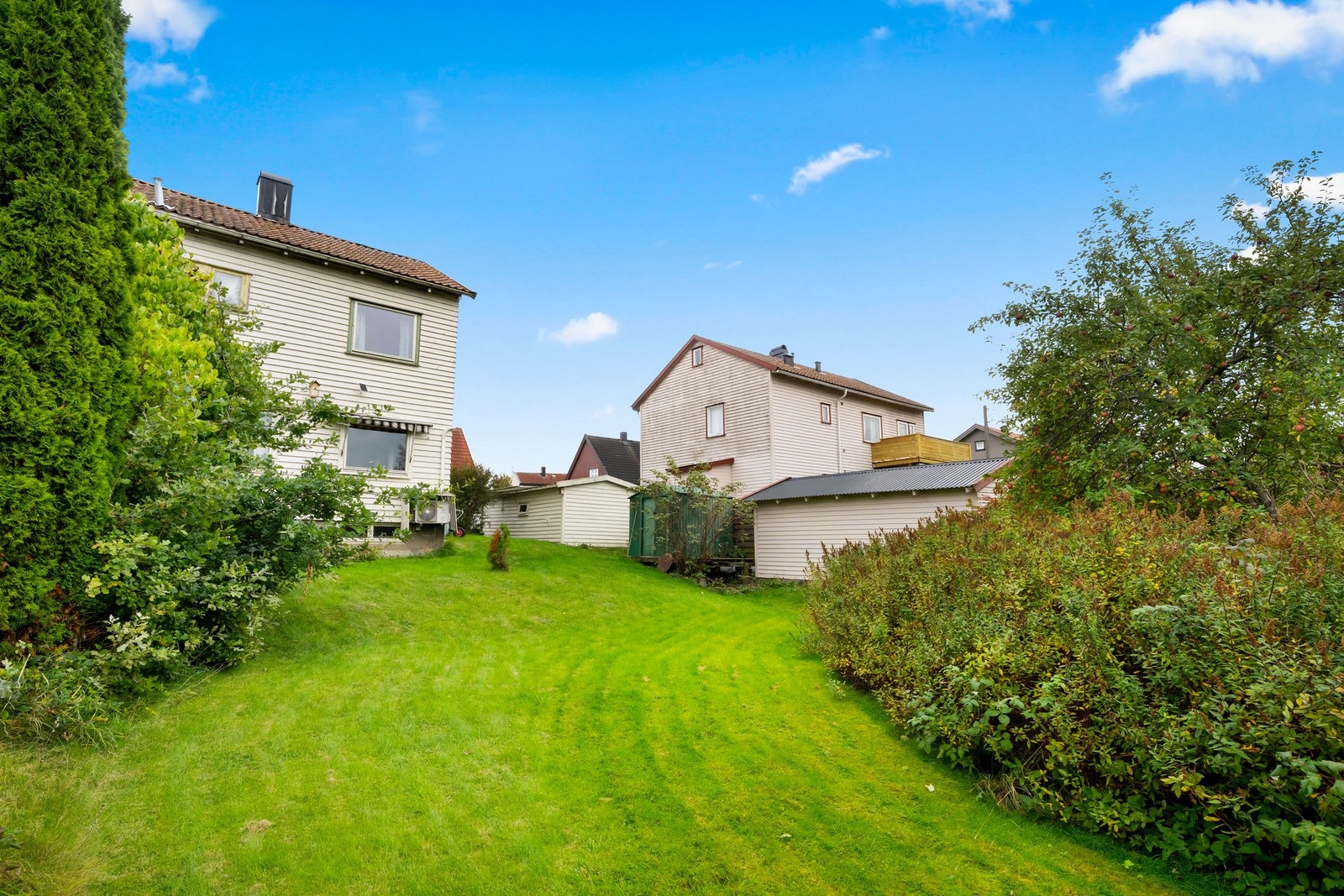 Flott tomt med stor hage Galleribilde