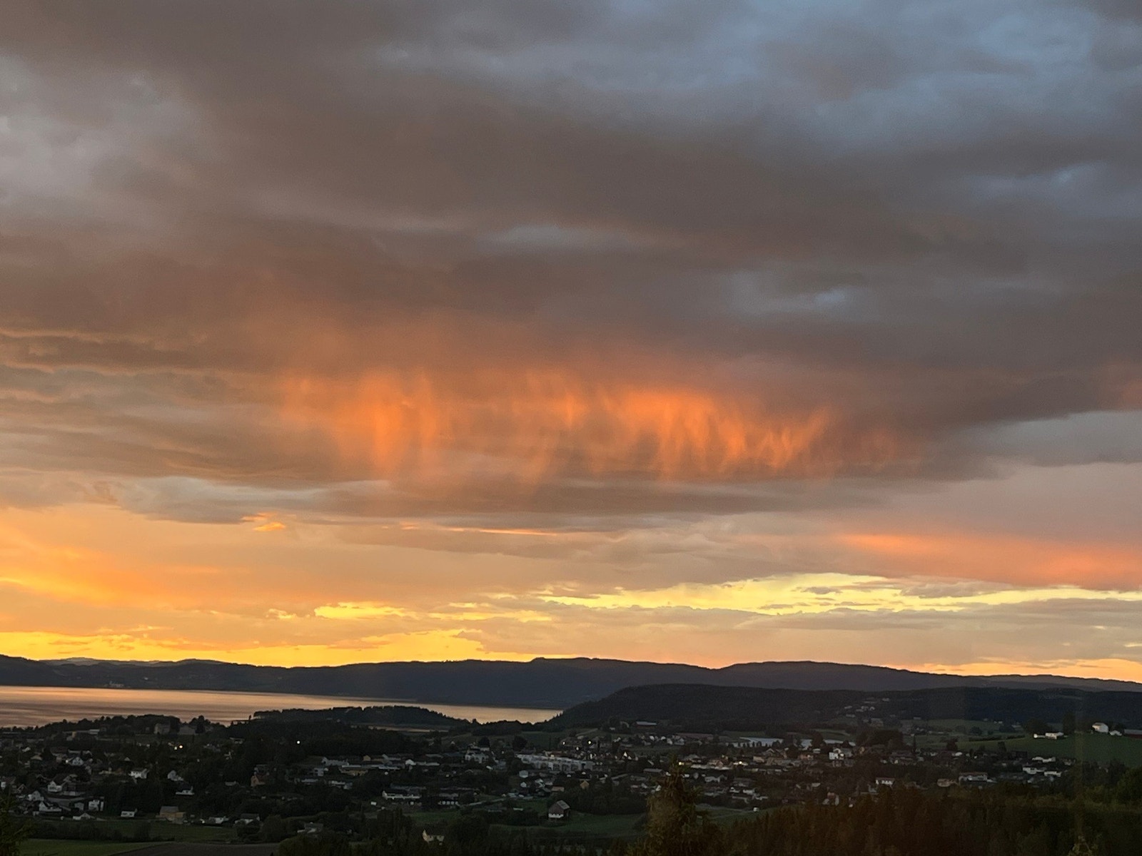 Kveldsfoto tatt av selger Galleribilde