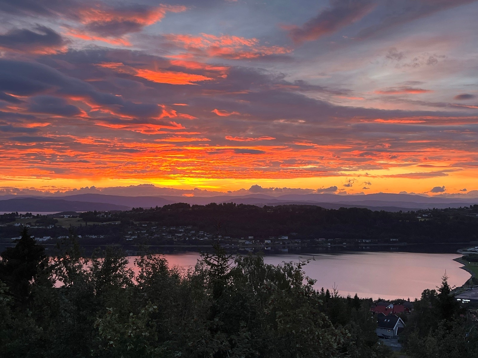 Kveldsfoto tatt av selger Galleribilde