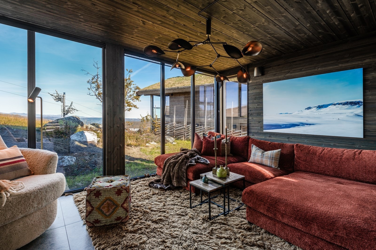 Innbydende stue som gir et perfekt samlingspunkt, som også kan fungere godt som gjesterom. Galleribilde