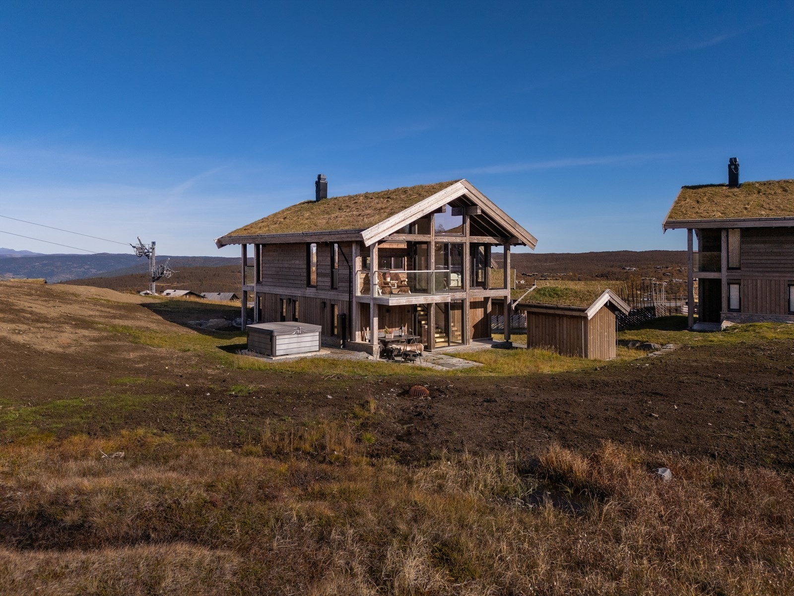 Hytten er perfekt plassert øverst i feltet. Galleribilde