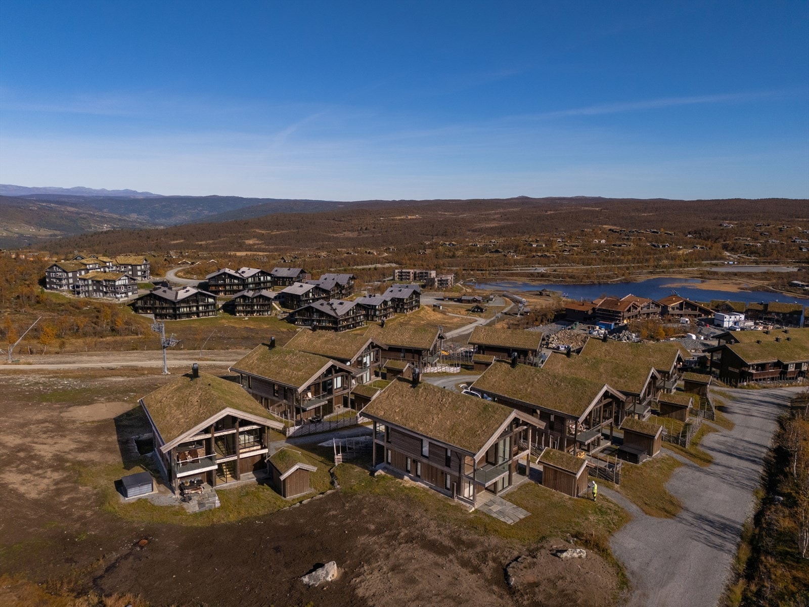 Hytten ligger til venstre i bildet Galleribilde