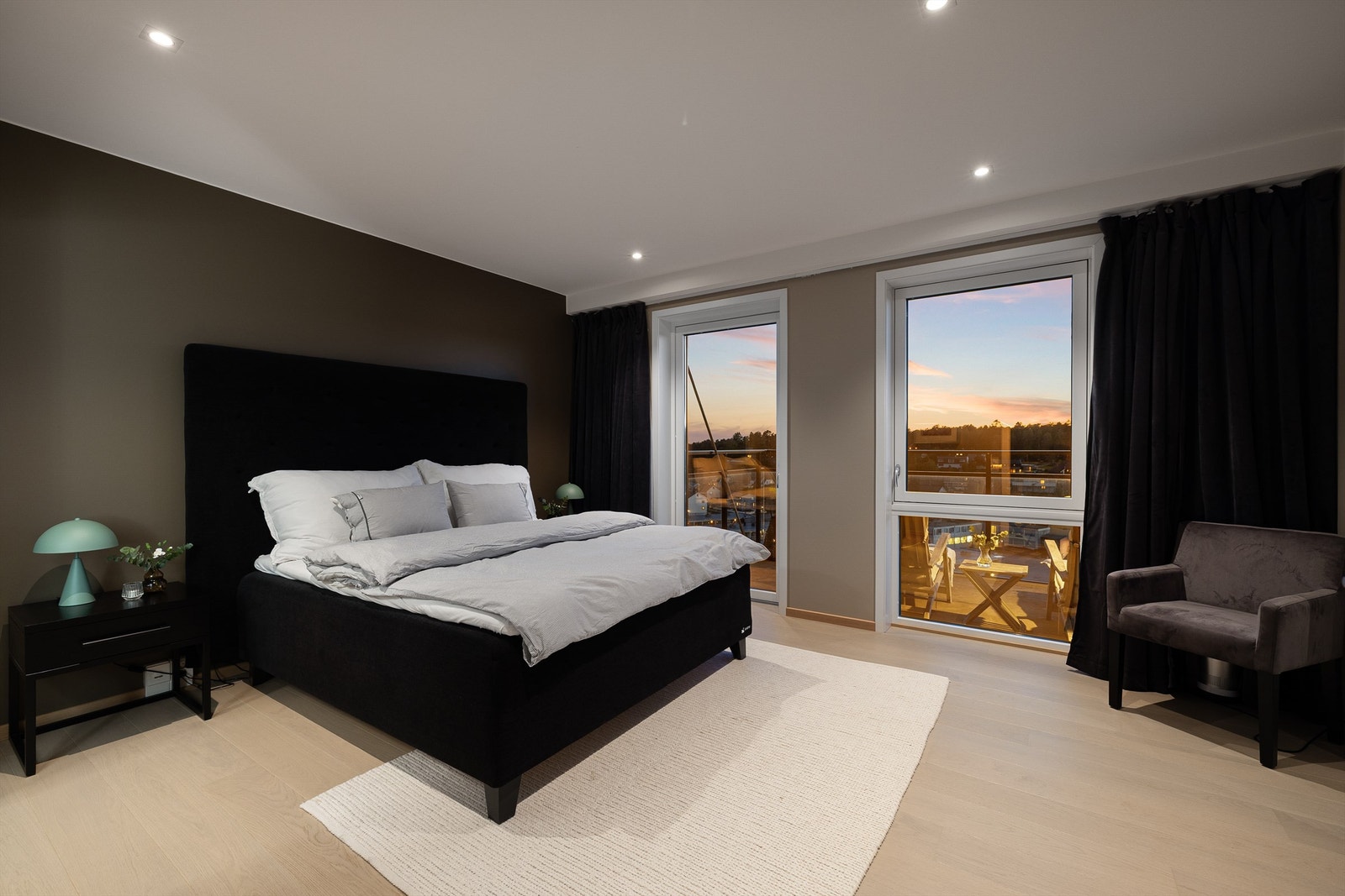 Vakre solnedganger og lys vesthimmel er et vakkert skue å sovne til. Galleribilde