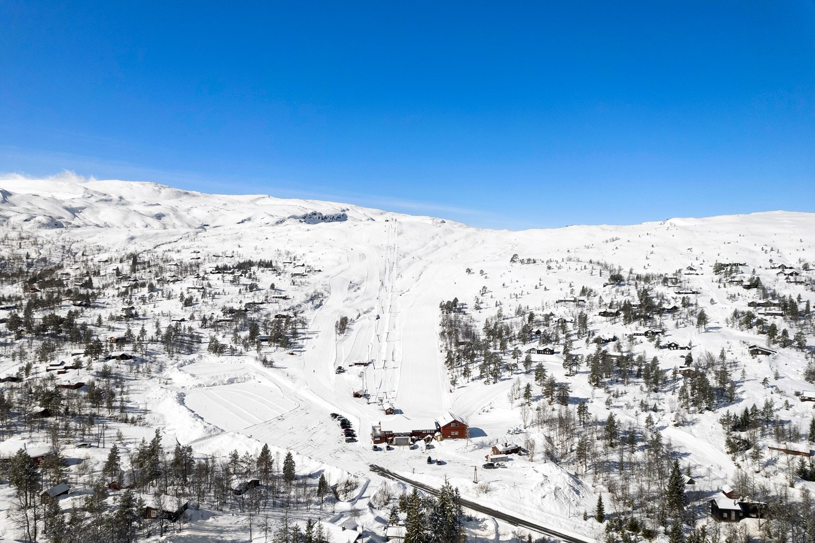 For de som liker å tilbringe dagen i alpinbakken finner man Furedalen skisenter like bortenfor. Galleribilde