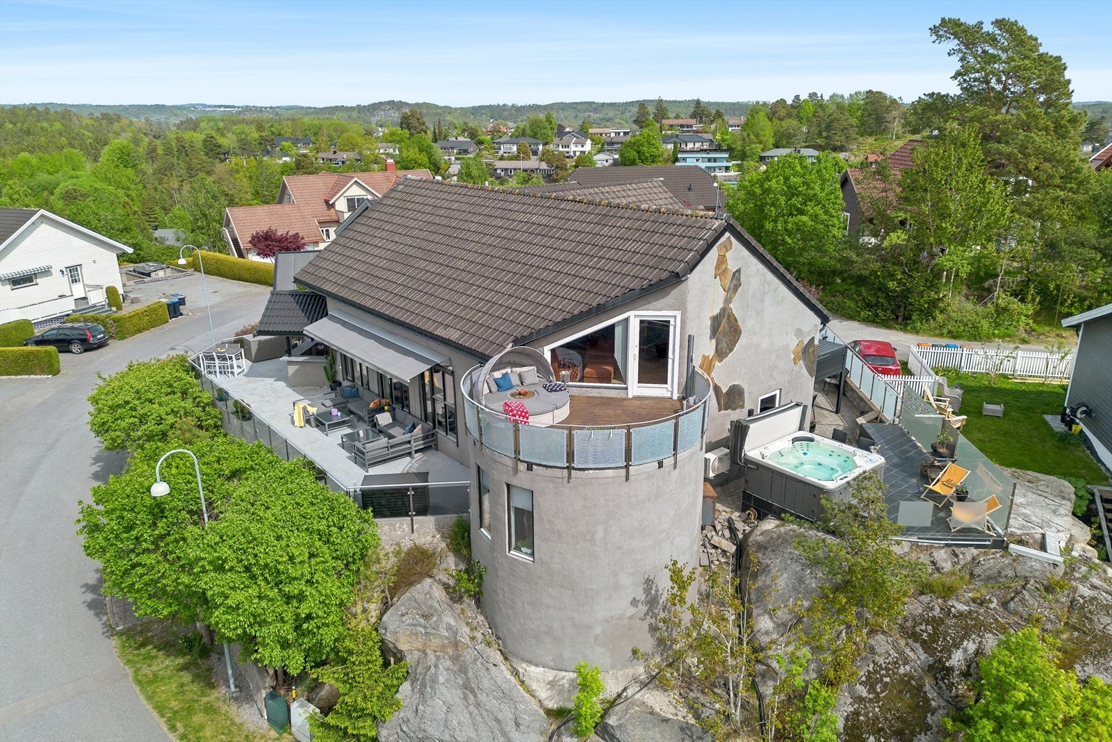 Et familievennlig boområde med trygge omgivelser, grønne friområder og kort avstand til populære friluftsområder og lekeplasser. Galleribilde