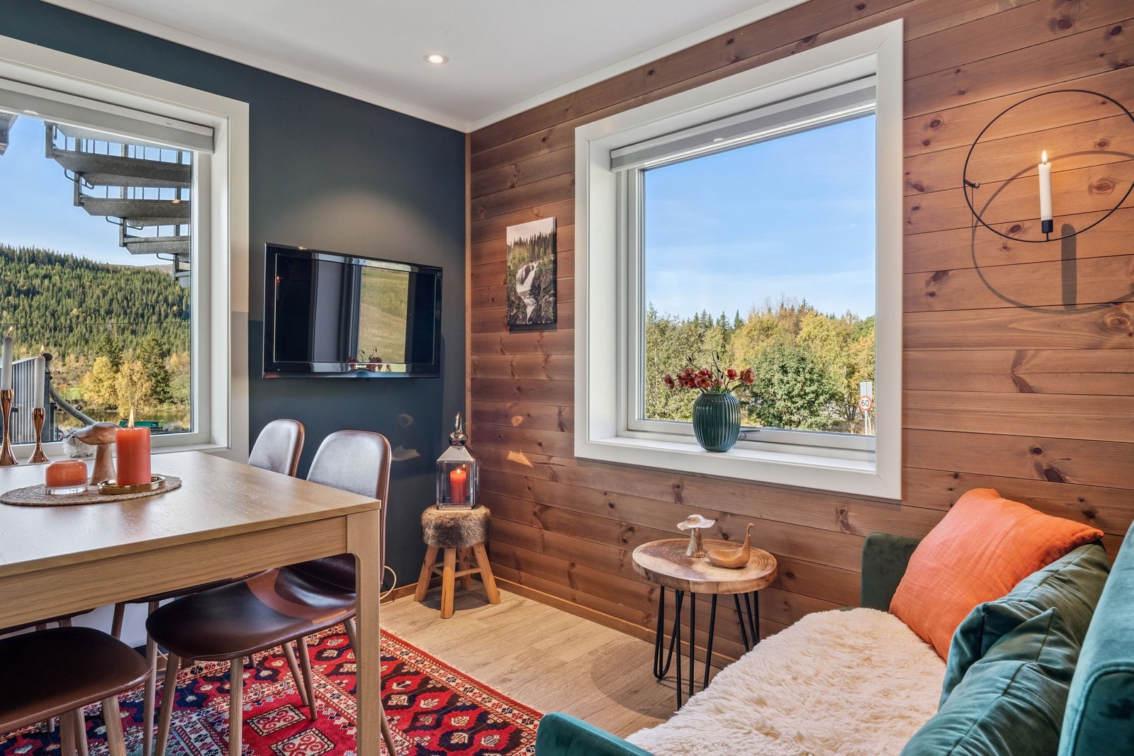 Stuekrok med tv Galleribilde