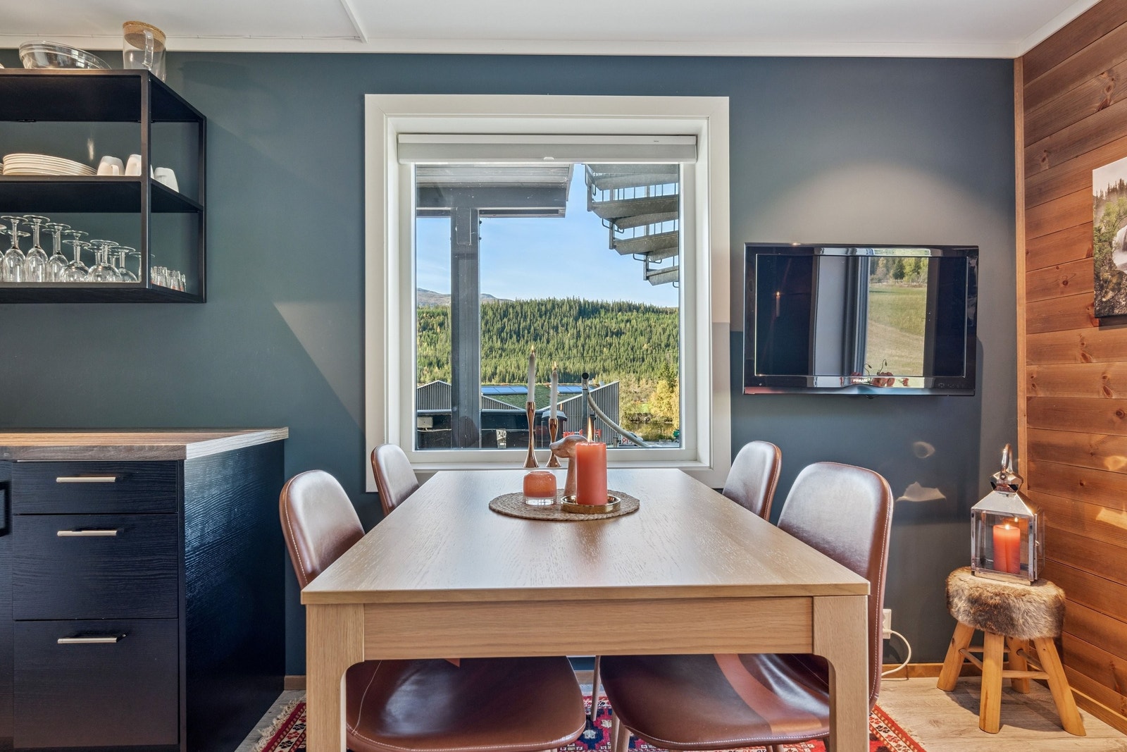 Stuekrok med spiseplass Galleribilde