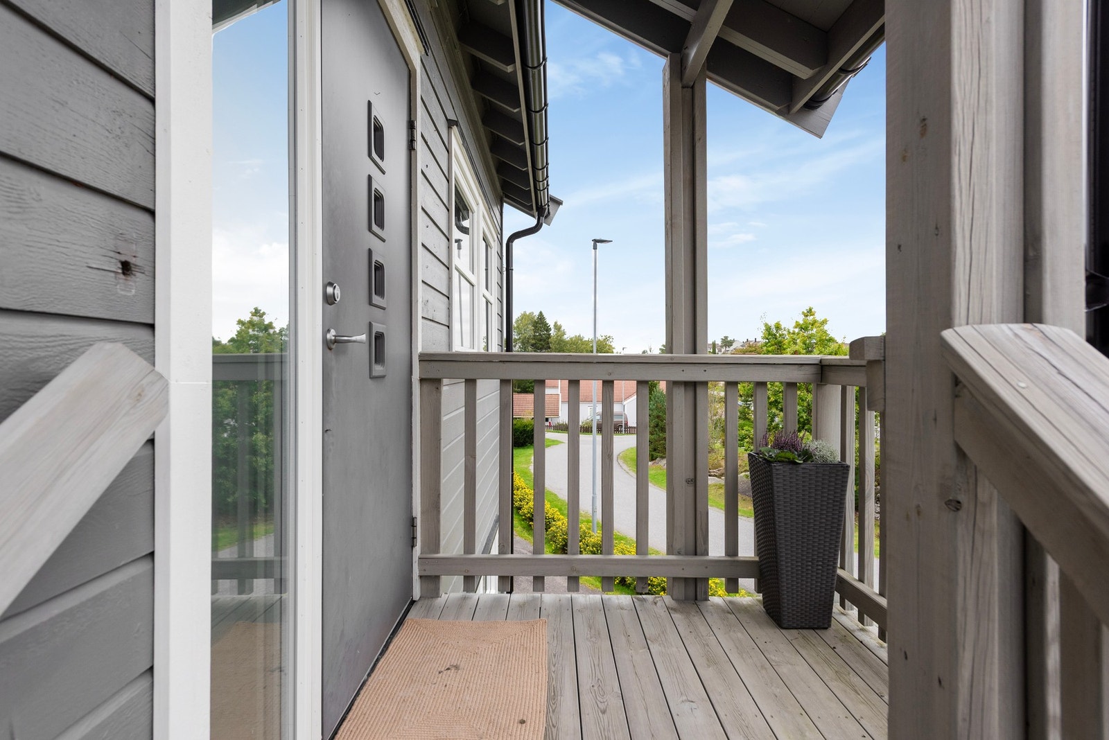 Pent og overbygget inngangsparti - gir et godt førsteinntrykk Galleribilde