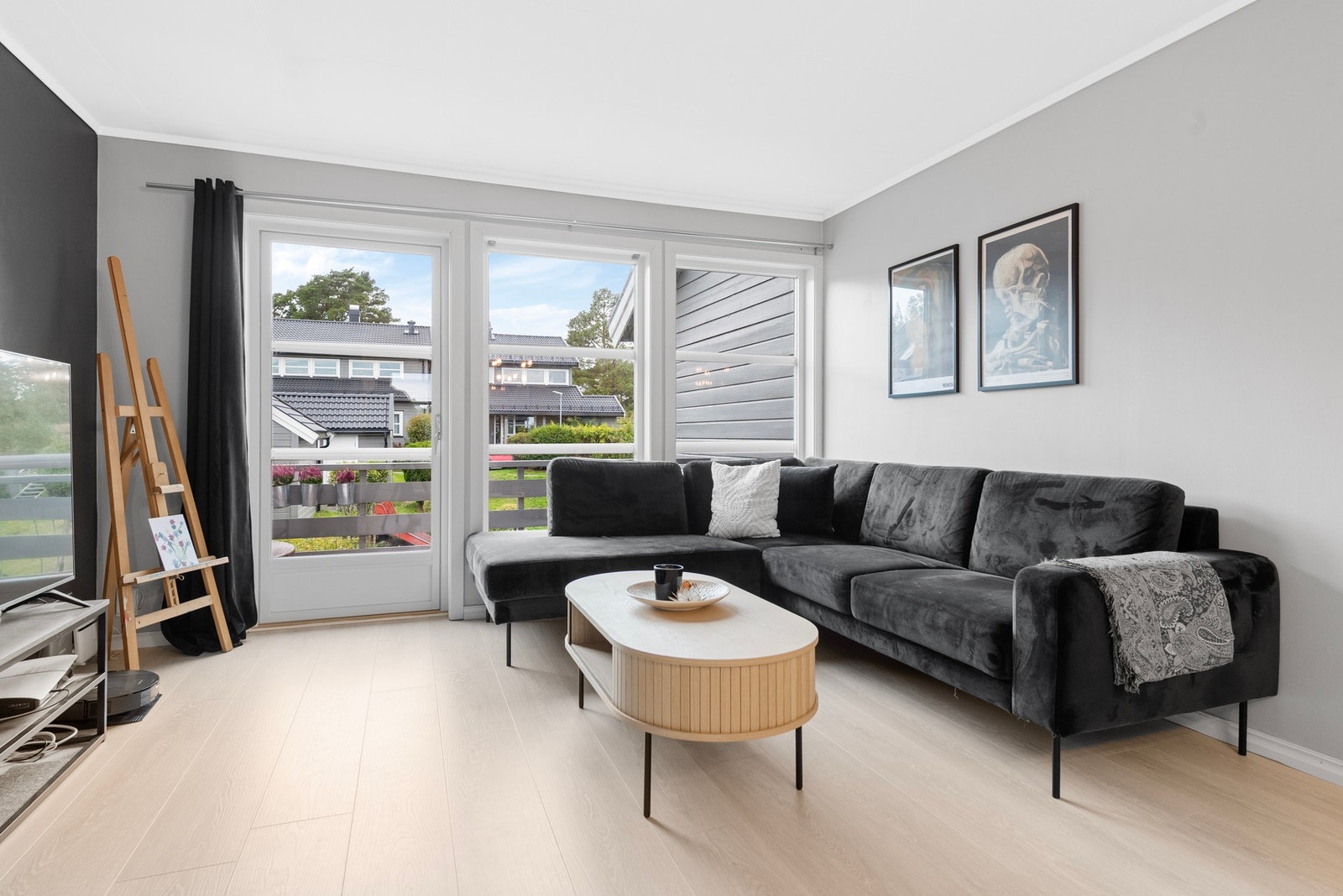 Naturlig plass til sofagruppe - herfra er det også utgang til den vestvendte balkongen Galleribilde