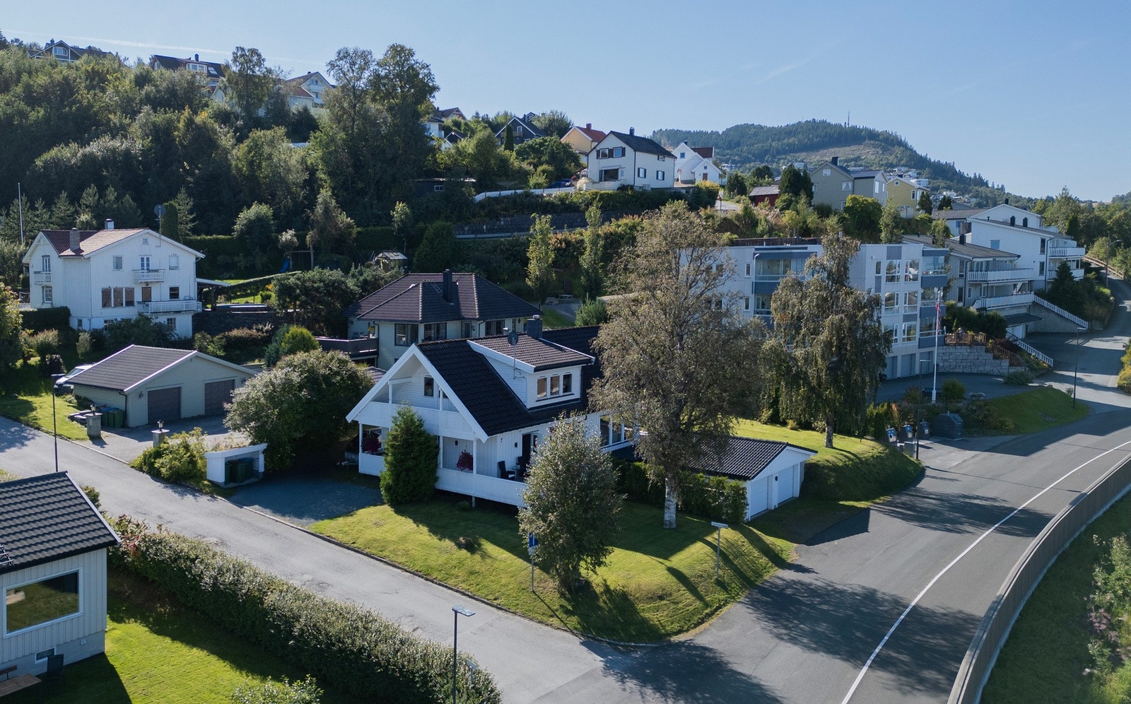 Dronefoto boligen, og nabolaget bakenfor Galleribilde