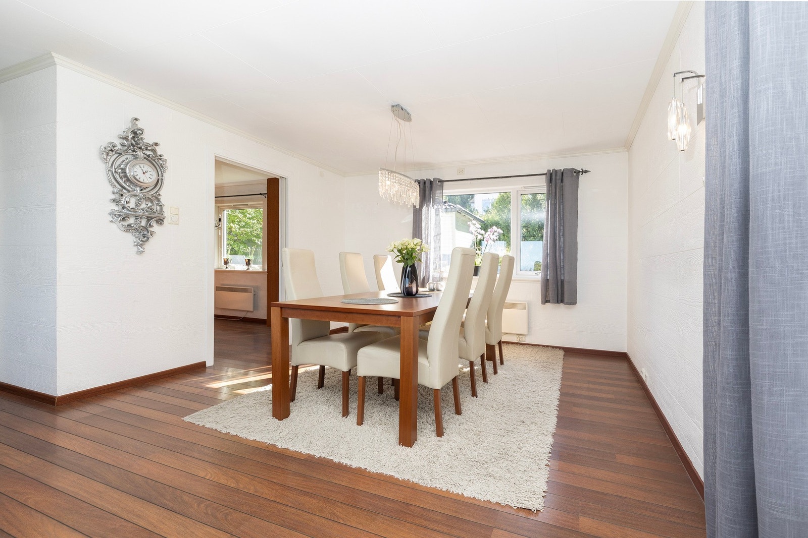 God plass til spisestue i tilknytning til kjøkkenet. Galleribilde