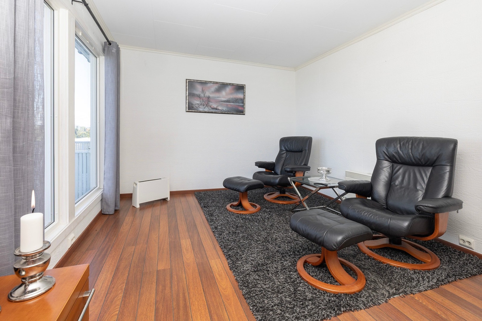 Stue med fjordutsikt.
Rommet var tidligere et soverom Galleribilde