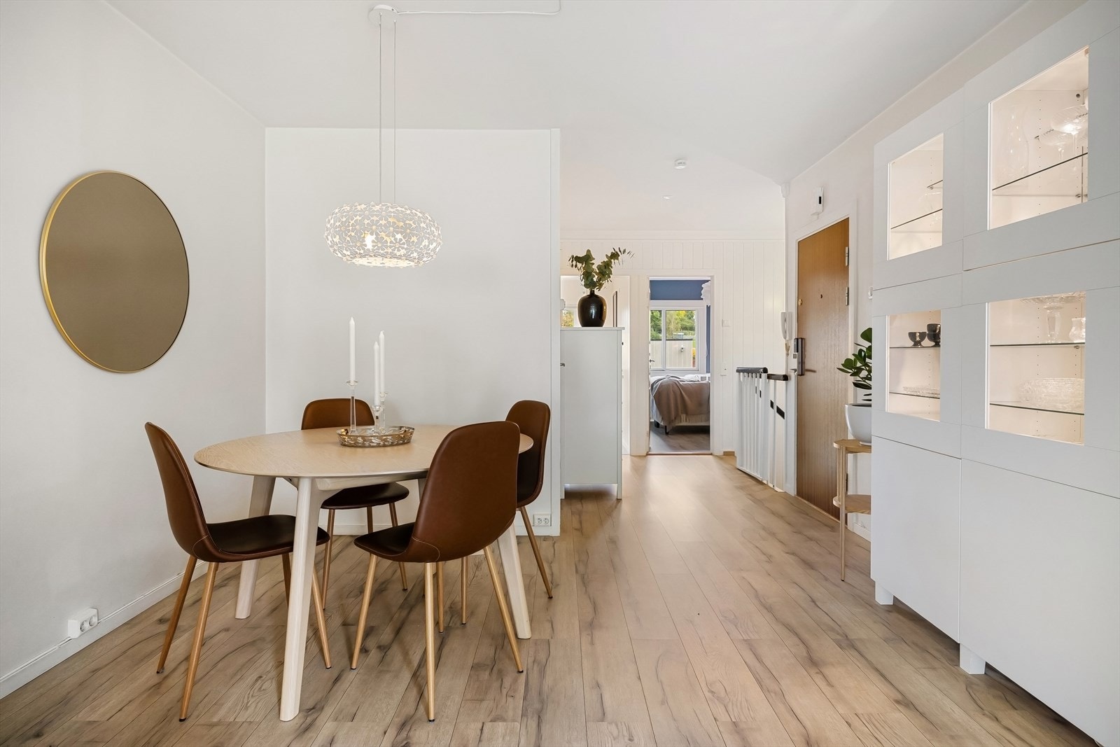 Her har du også god plass til spisebord hvor familien kan samle seg! Galleribilde