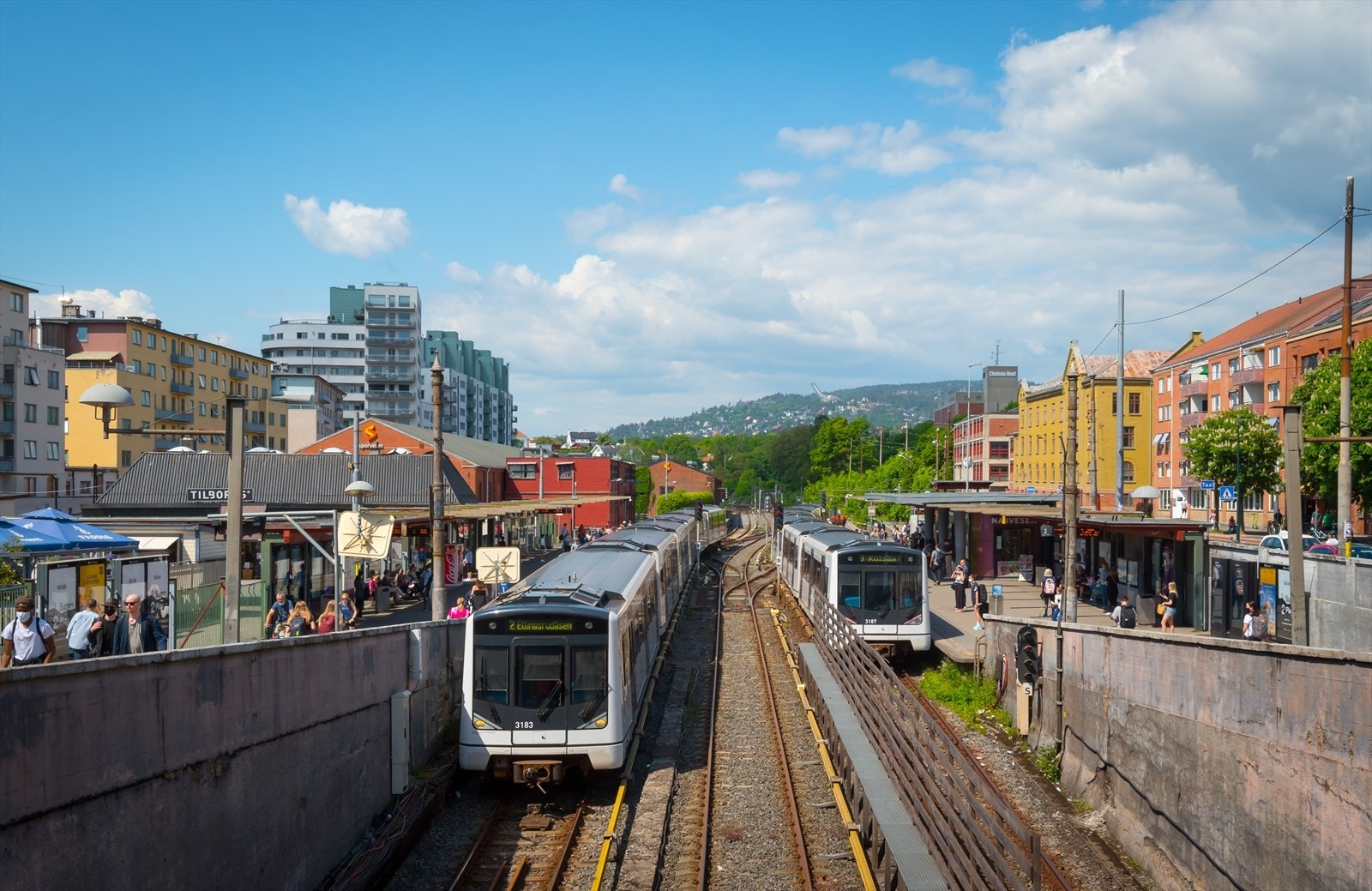 Majorstuen t-bane i ca. 12 minutters gangavstand fra boligen, her er det også flere busslinjer og trikkestopp Galleribilde