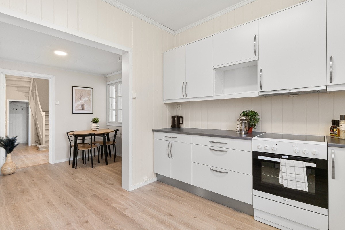 Her er masse naturlig lys og tilhørende spiseplass! Galleribilde